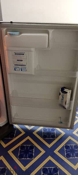 deawoo fridge good condition big size. 650 letter 7