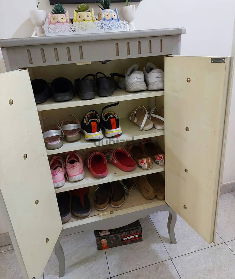 SHoe Rack In excellent condition on sale 18BD 1
