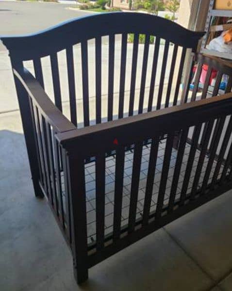 Baby crib with accessories rarely used like a new 1