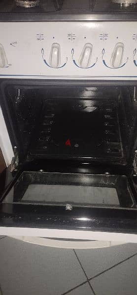 4 Burner Gas stove and oven 2