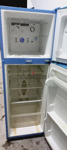 Refrigerator. 35913202 3