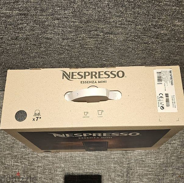 Brad New Nespresso Essenza Espreso Maker C30-ME with 7 coffee capsules 2