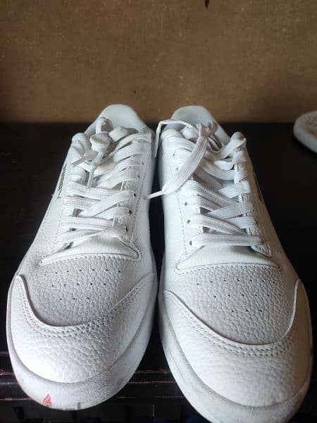 size 7 one day used original puma white sneakers 1