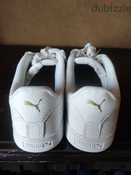 size 7 one day used original puma white sneakers 3