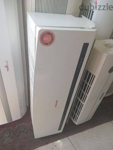 2 ton Ac for sale good condition good working six months worrnty 1