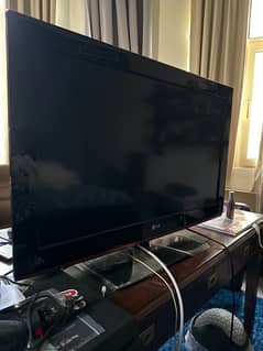32-inch LG TV for sale - HDMI & more