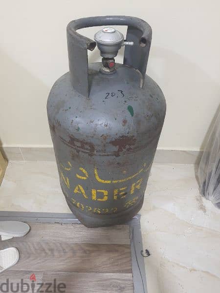 cont(36216143)Nader gas cylinder medium size 20kg with regulator 22BD 1