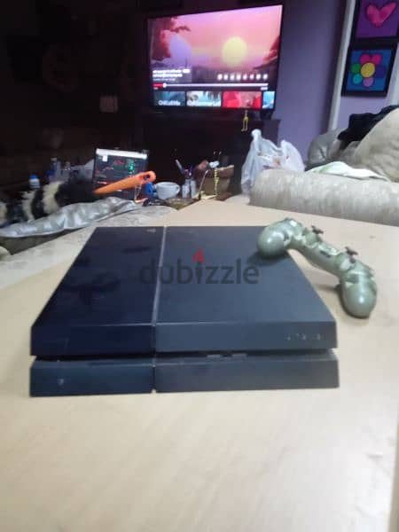 PS4 in very good condition with one army console 1