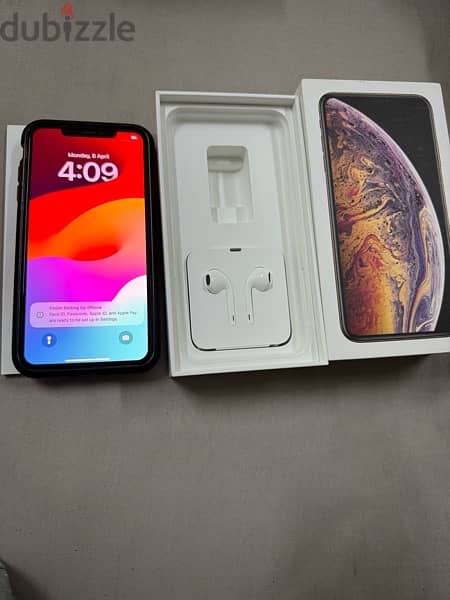 iPhone Xs Max 256 GB , with new EarPods wired 1