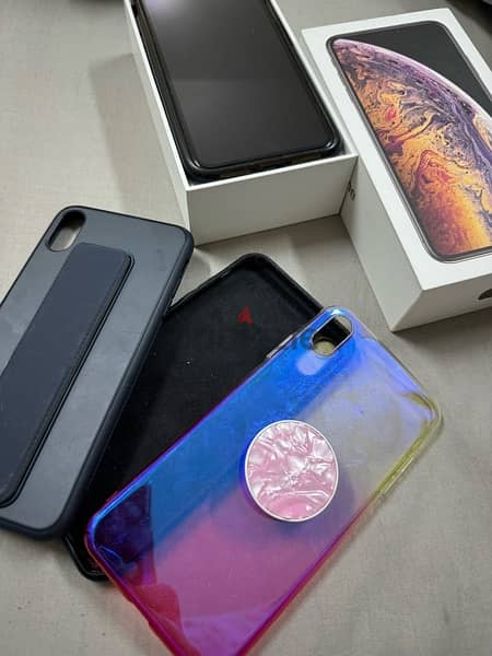 iPhone Xs Max 256 GB , with new EarPods wired 2