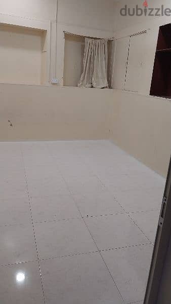 big room for rent 0