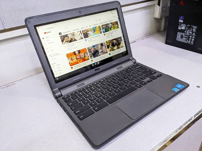 DELL Touch Chromebook 4GB Ram 32GB Memory Same as New Condition) Very 3