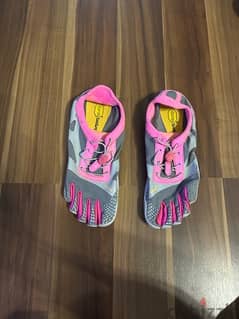 Vibram 5 finger wet shoes for Lady