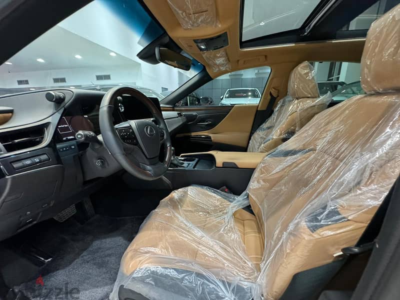 Lexus ES-350 Exclusive 2023 (Grey) 3
