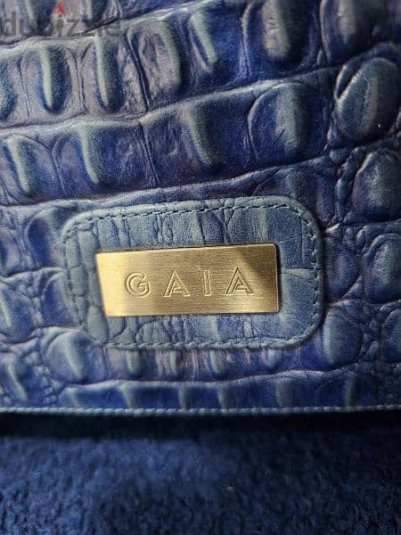 AUTHENTIC GAIA BAG AND BURBERRY TABLET CASE 3