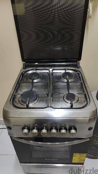 Cooking range with Gas cylinder 1