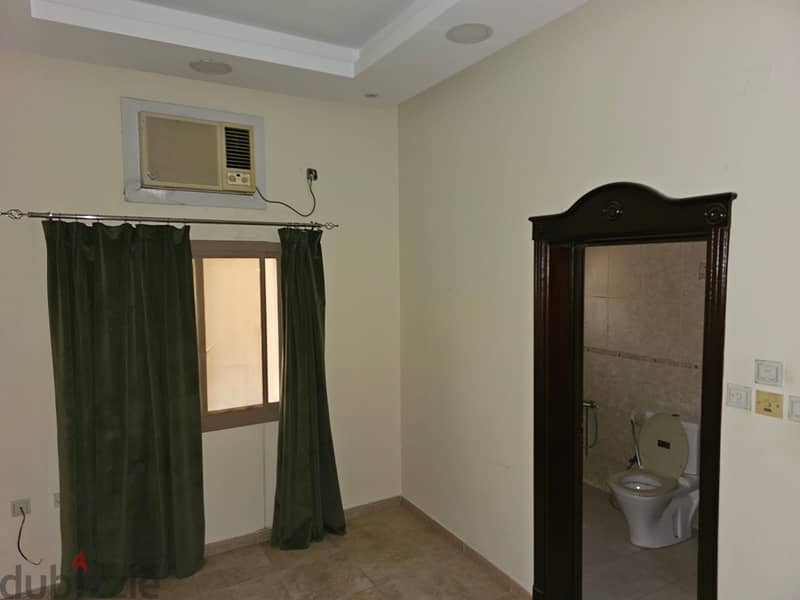 2bedrooms flat in Muharaq-شقة مكونة من غرفتين للإيجار في المحرق 4