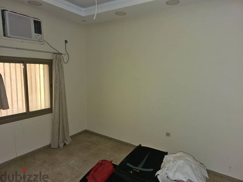 2bedrooms flat in Muharaq-شقة مكونة من غرفتين للإيجار في المحرق 7