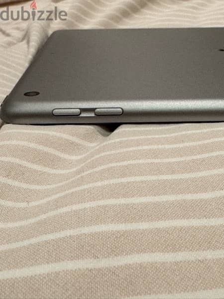iPad 6th gen 32gb Space grey (Used good condition) 4