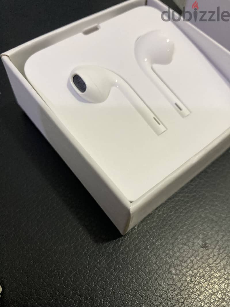 Apple Earphones for sale at a negotiable price 1