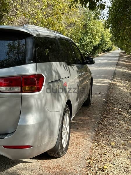 Well maintained Kia Carnival 2016 urgent sale 2