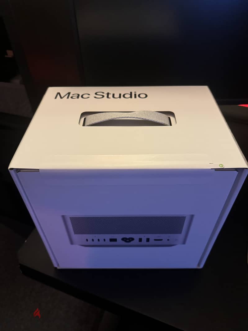Apple Mac Studio with M2 Max 1