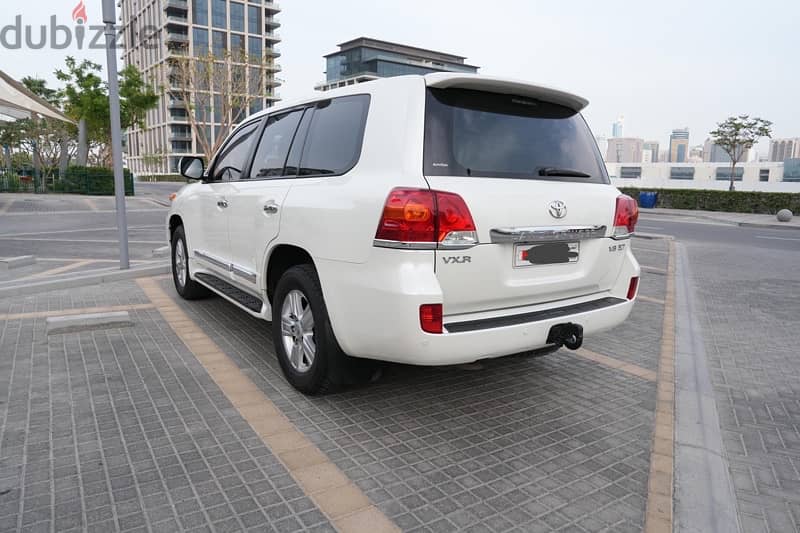 Toyota Land Cruiser VXR 5.7 4