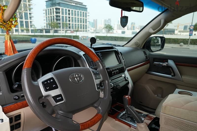 Toyota Land Cruiser VXR 5.7 8