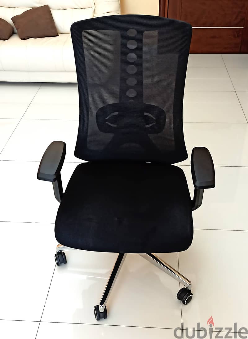 Big and Heavy Swivel Office Computer Chair with Adjustable Arms 5