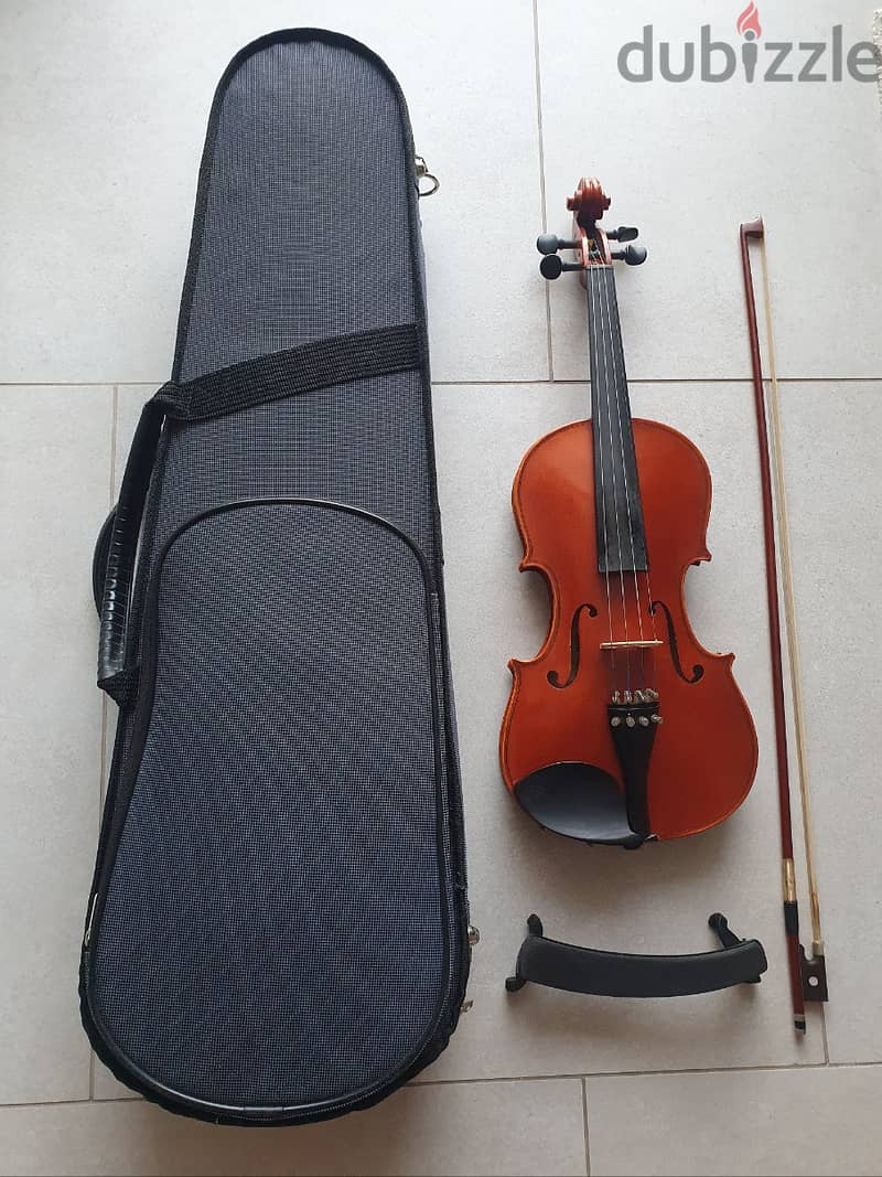 Yamaha Violin 4/4 size (V5SA) 1