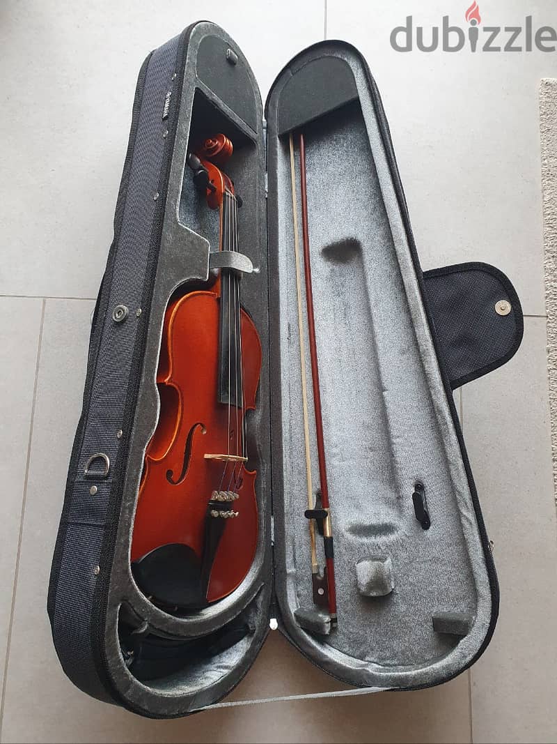 Yamaha Violin 4/4 size (V5SA) 2