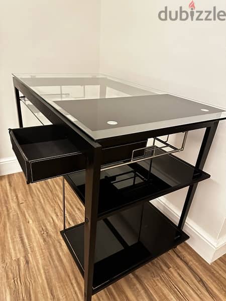 office table for sale | طاولة مكتب للبيع 1