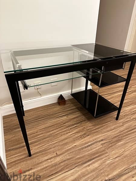 office table for sale | طاولة مكتب للبيع 3
