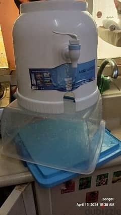 Water dispenser with free food container