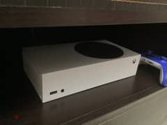 Xbox series S - Clean and Excellent condition