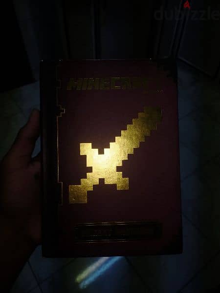 Minecraft COMBAT HANDBOOK! Learn to fight like a pro! 1