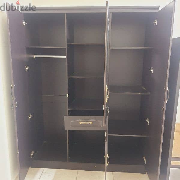 cont(36216143) 3 door cupboard in good condition with the mirror only 1