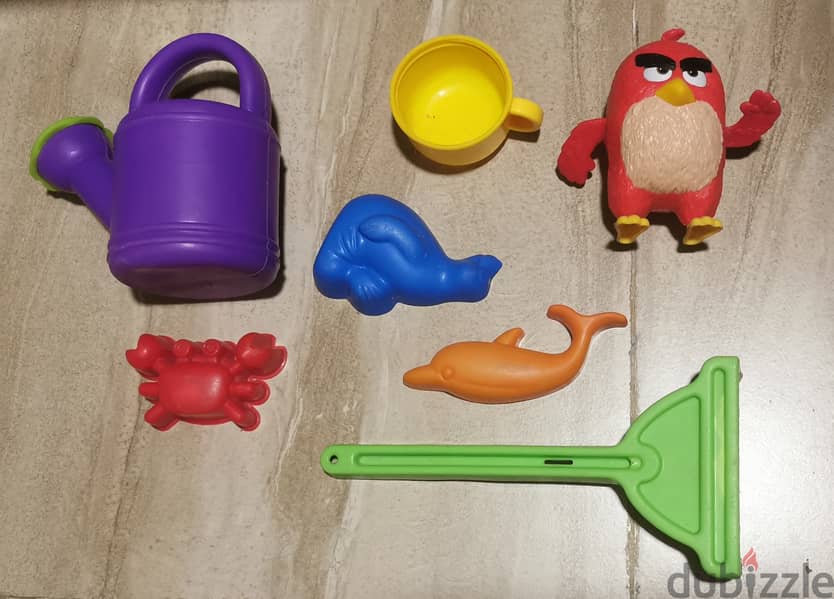 Kids items (craft booklet, beach toys, storage bag) 2