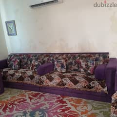 cont(36216143) 5 to 6 seater sofa in great condition with pillows