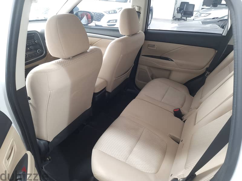 Mitsubishi Outlander 2018 for sale, Low Mileage, Agent Maintained 3
