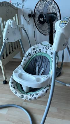 Graco Baby Swing (with power adapter) 0