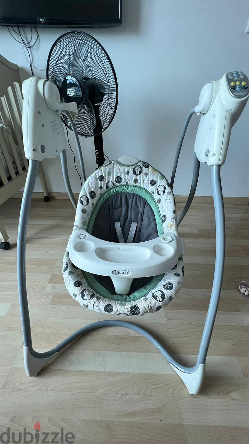 Graco Baby Swing (with power adapter) 4