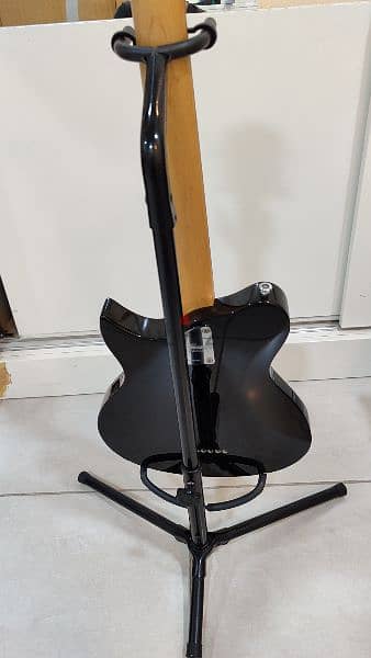 electric guitar by washburn with 30 wats amplifier 1