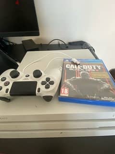 PS4 PRO + controller + charger + call of duty disc 0