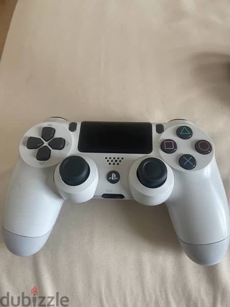 PS4 PRO + controller + charger + call of duty disc 1