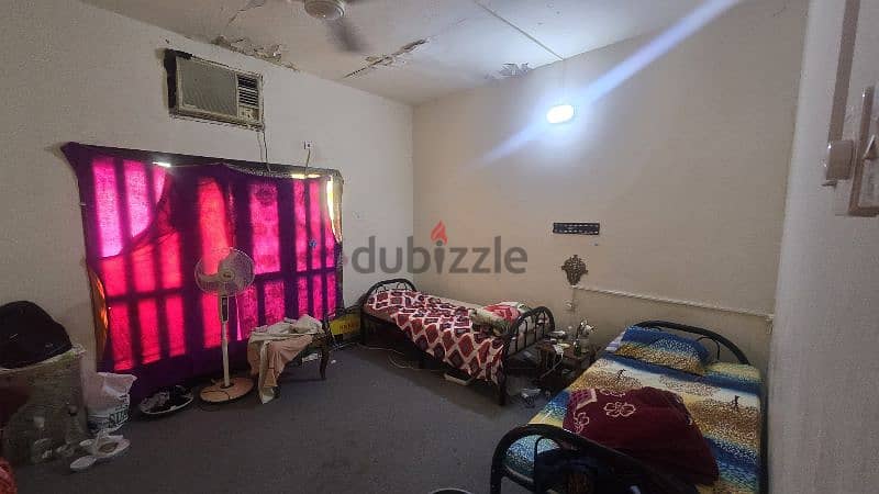 Bed space available in Hidd near lulu 4