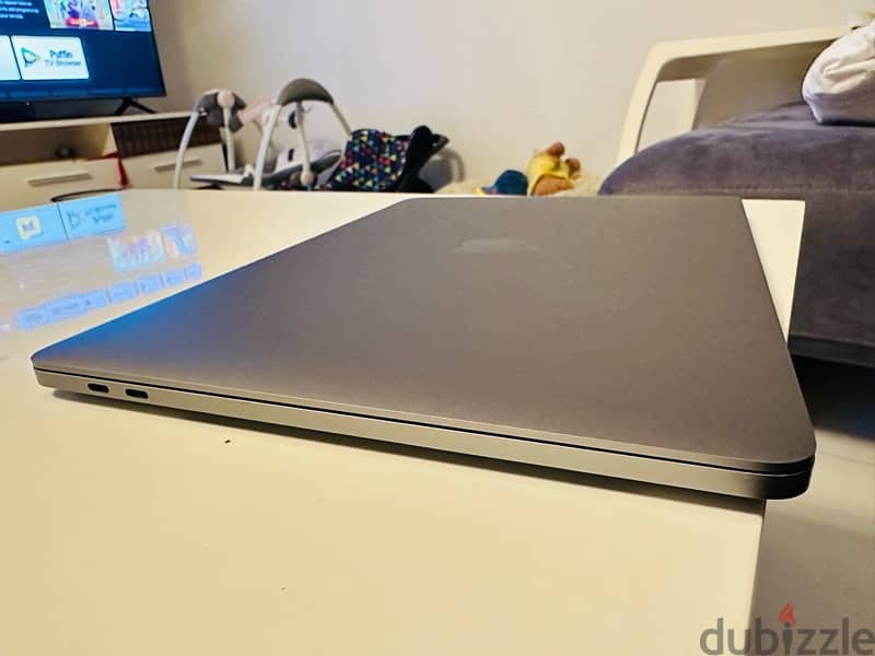 Macbook Pro 13 inches touch bar Late 2019 4