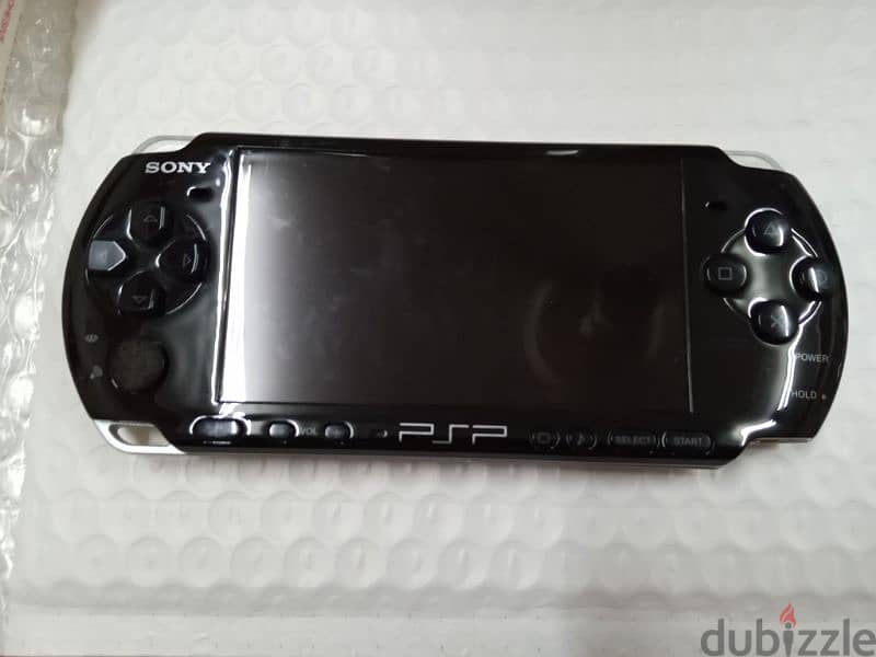 توجد لعبة PSP شغاله ونظيفه بحاله ممتازه سعر ٣٥دينار 8