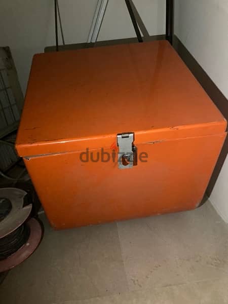 Delivery bike box with stand 3