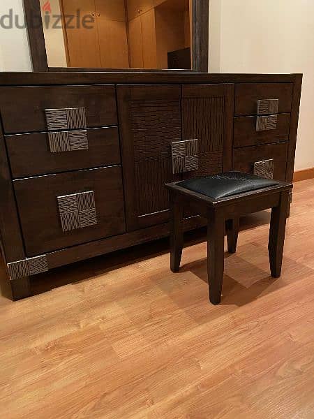 Dressing Table with Side Drawers (Reduced Price, Further Negotiable) 1